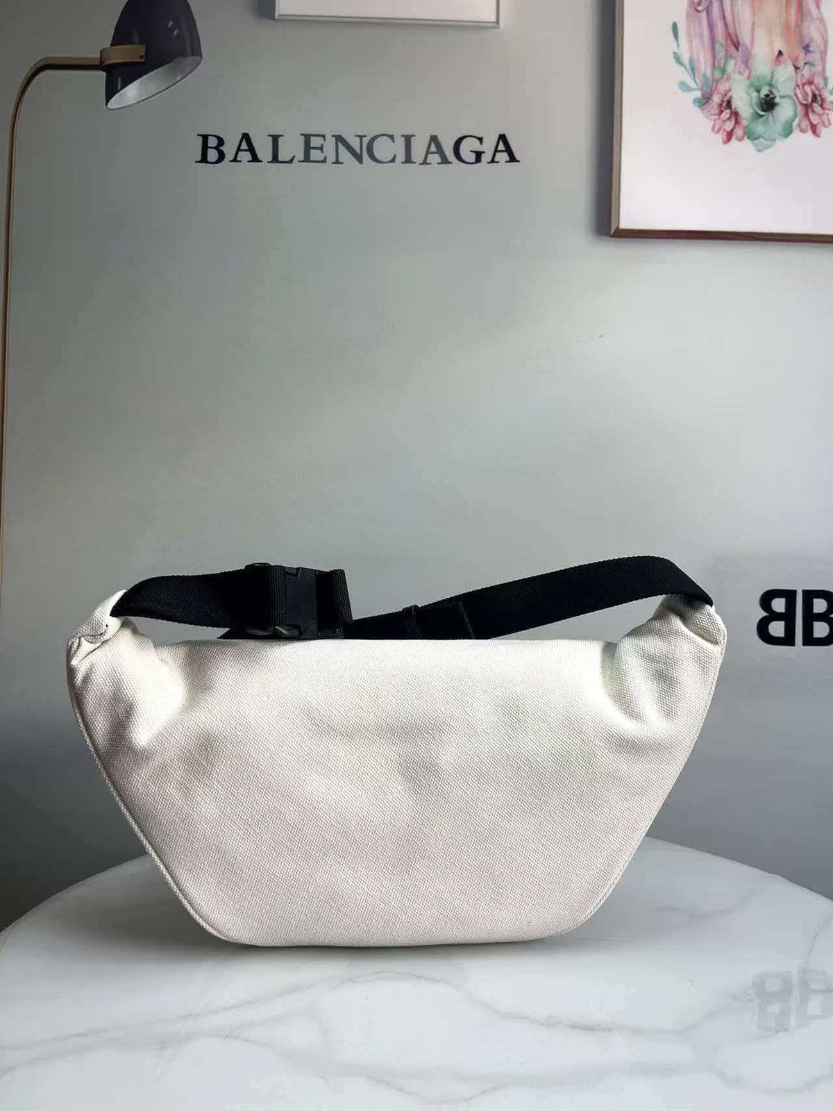 Canvas chest bag waist bag is simple and lightweight