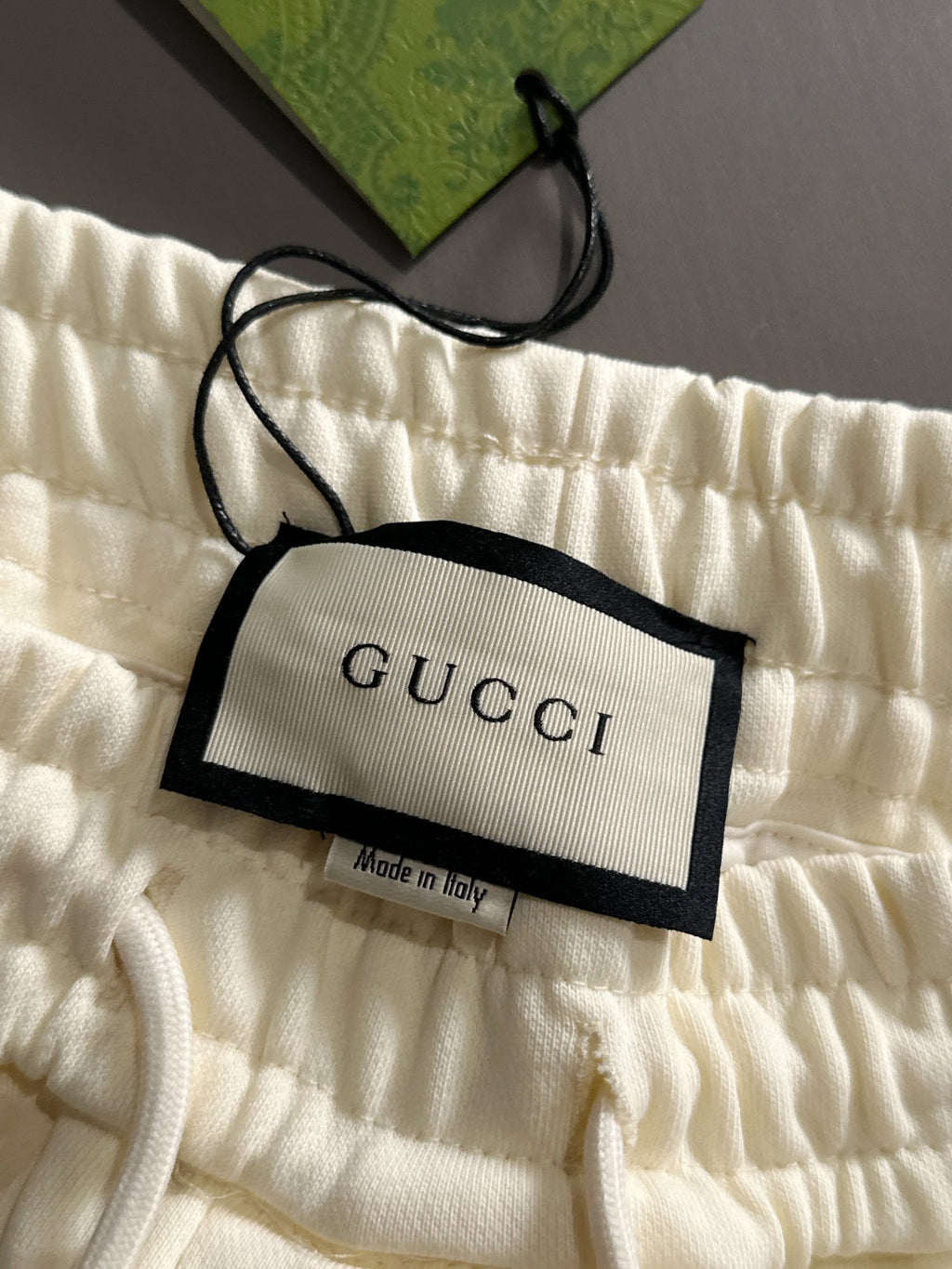Plucked two letter logo casual shorts