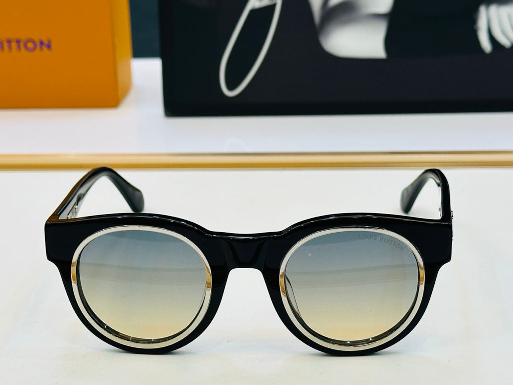 Fashionable round sunglasses