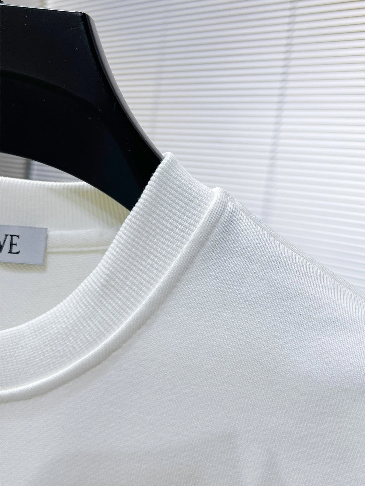 New long sleeved round neck sweatshirt