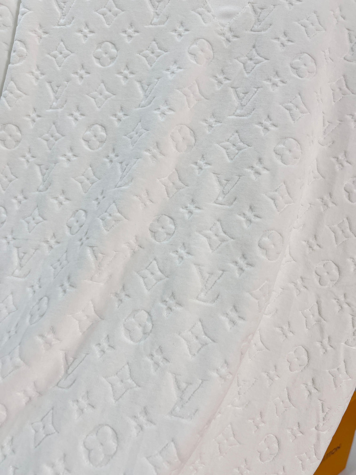 Dark patterned jacquard clover letter t-shirt