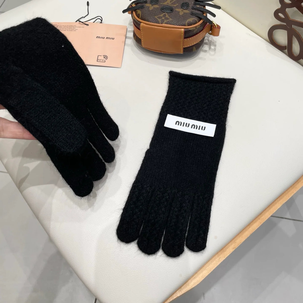 Knitted wool gloves for autumn and winter 👍