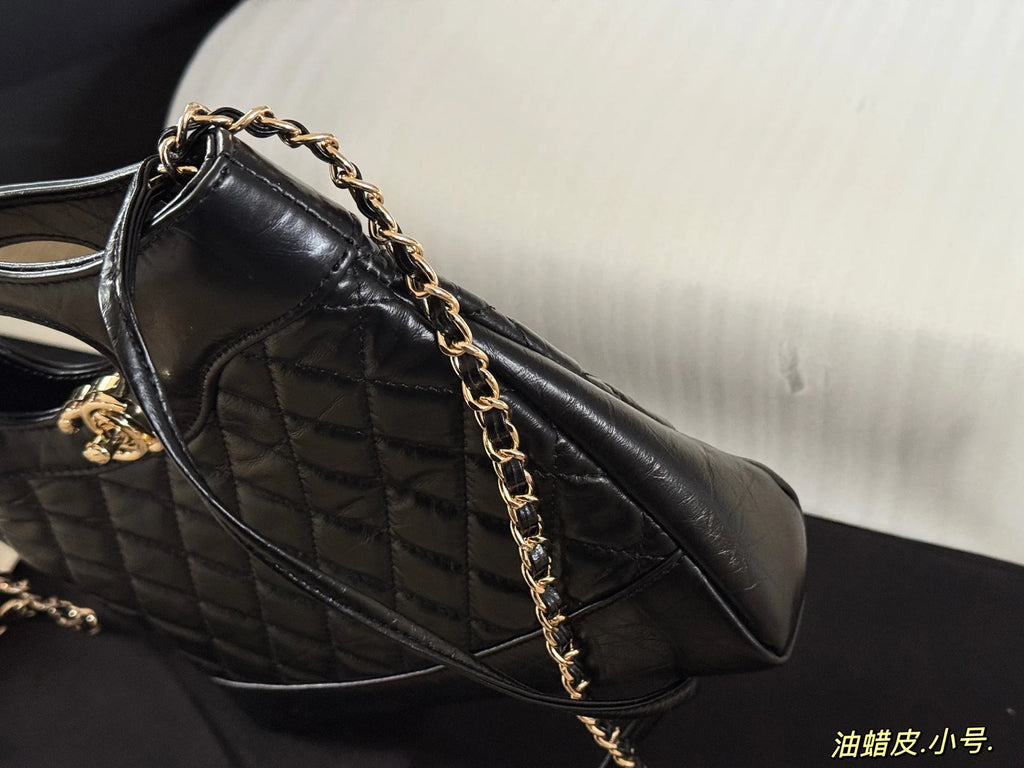 Hollow handle tote bag
