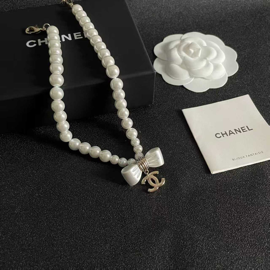 New bow necklace