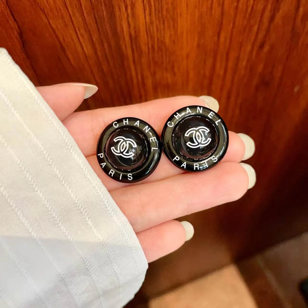 New round letter earrings