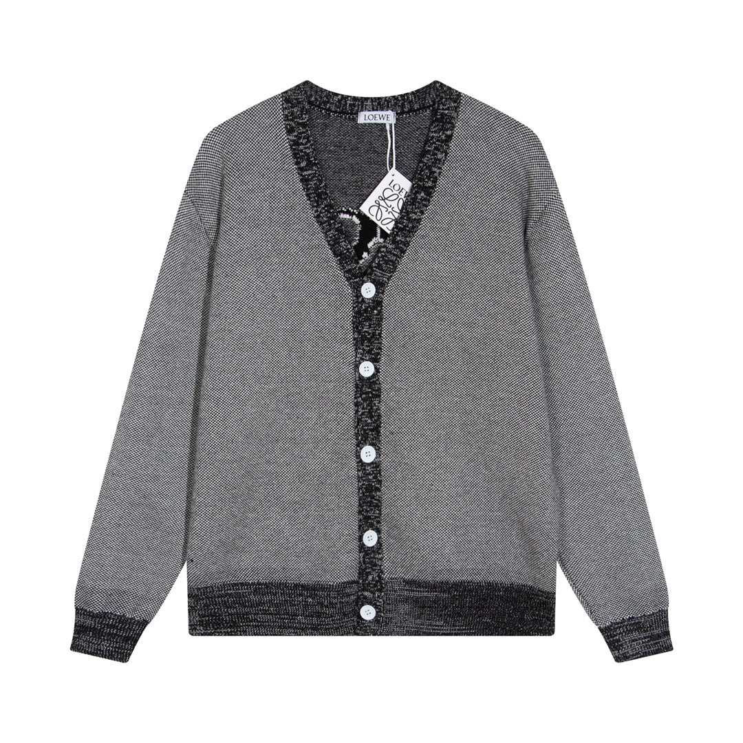 Customized cardigan with heavy craftsmanship
