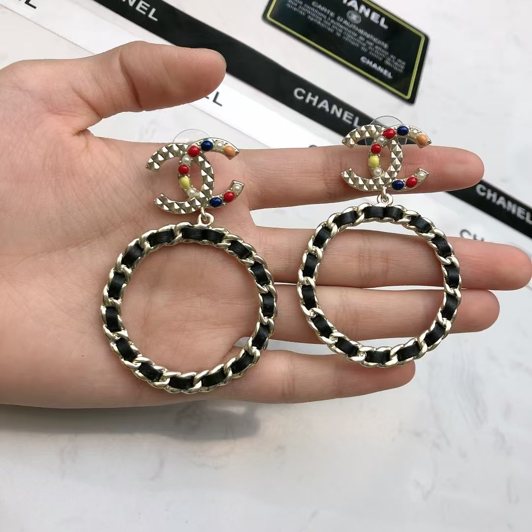 New round earrings