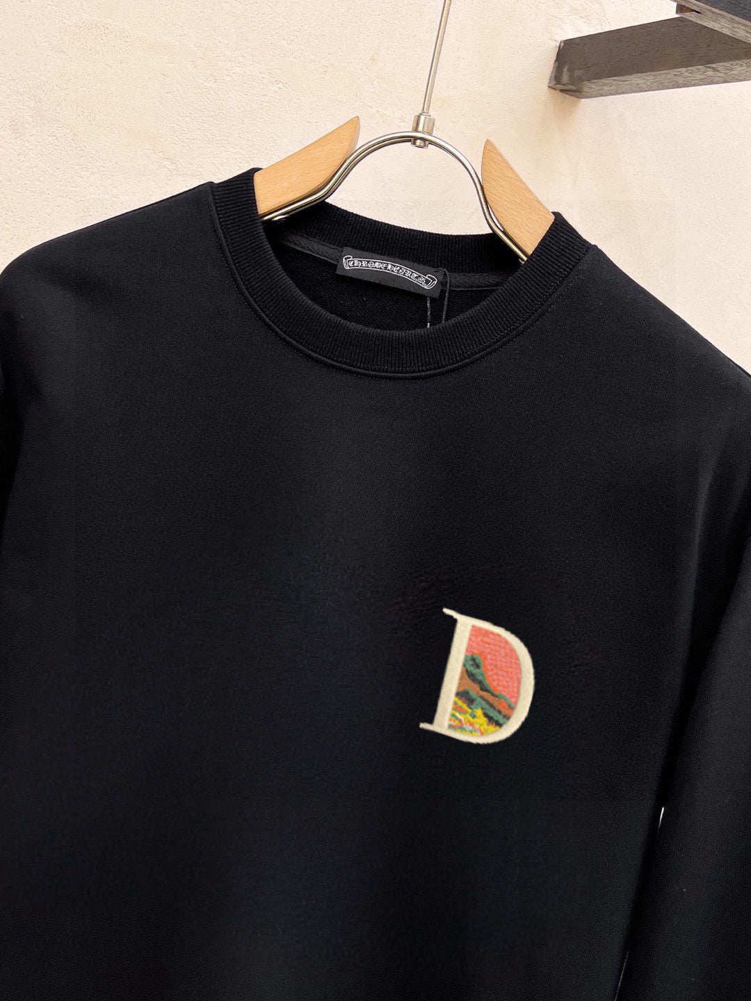 Latest long sleeved round neck sweatshirt 2