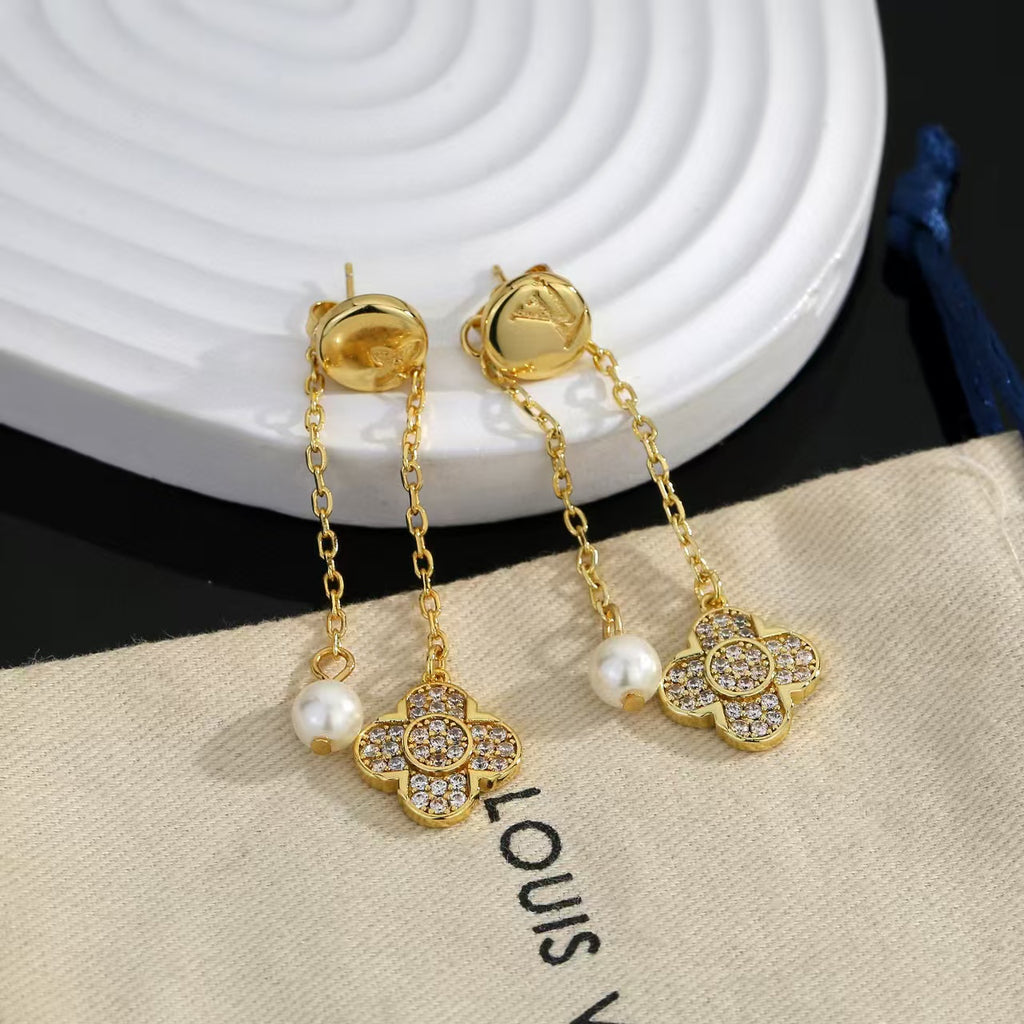 New Elegant and Elegant Earrings
