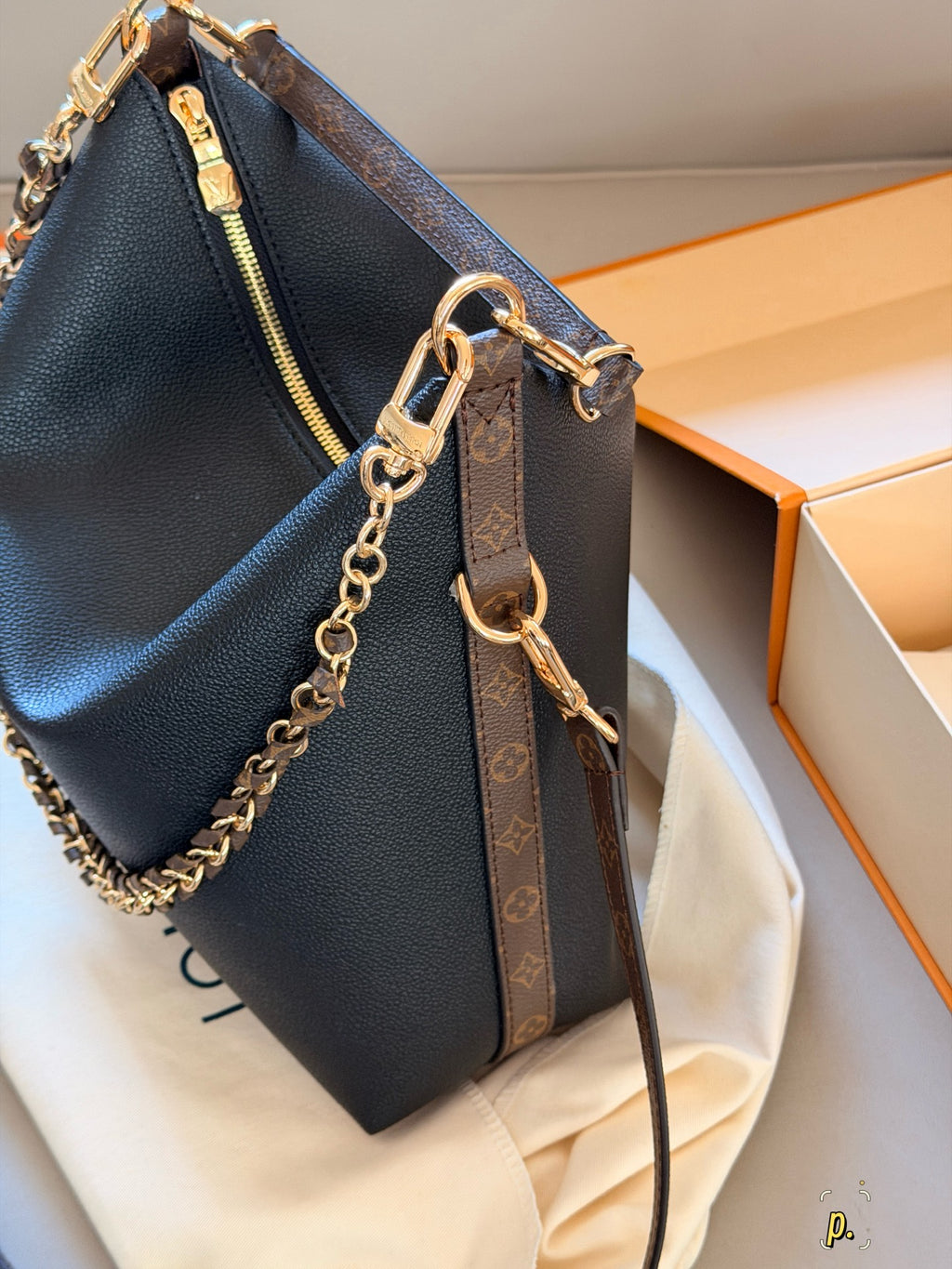 Pure black crescent chain tote bag