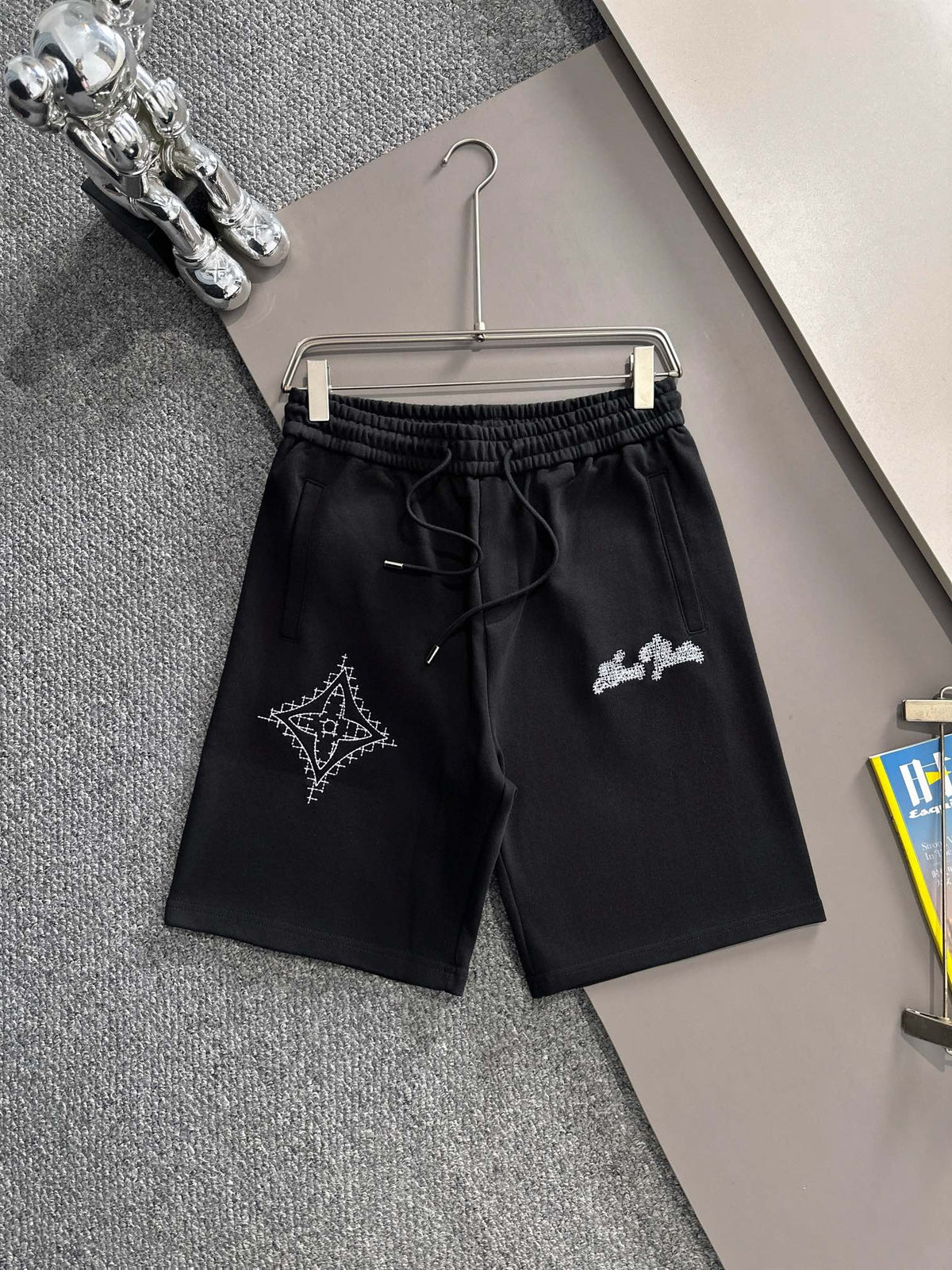 Essential casual shorts for daily commuting wear