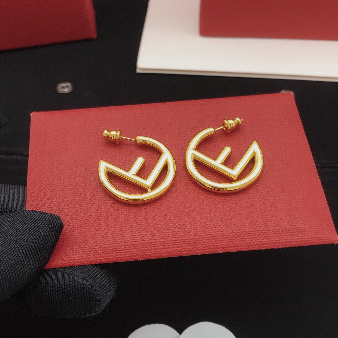 Circular ear hook surface