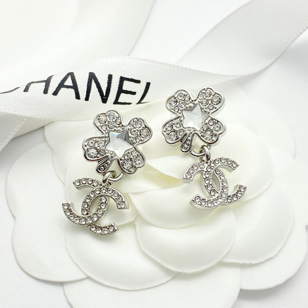 Four leaf clover pentagram ⭐ ear stud