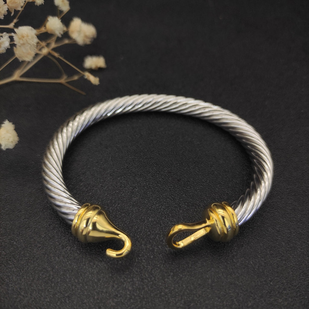 Golden Hook Head Bracelet