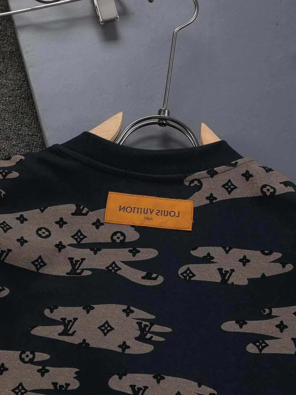 Full body cutting 🔥 Burning Flowers Clouds ☁️ letter logo 🪡 Embroidered round neck short sleeved T-shirt