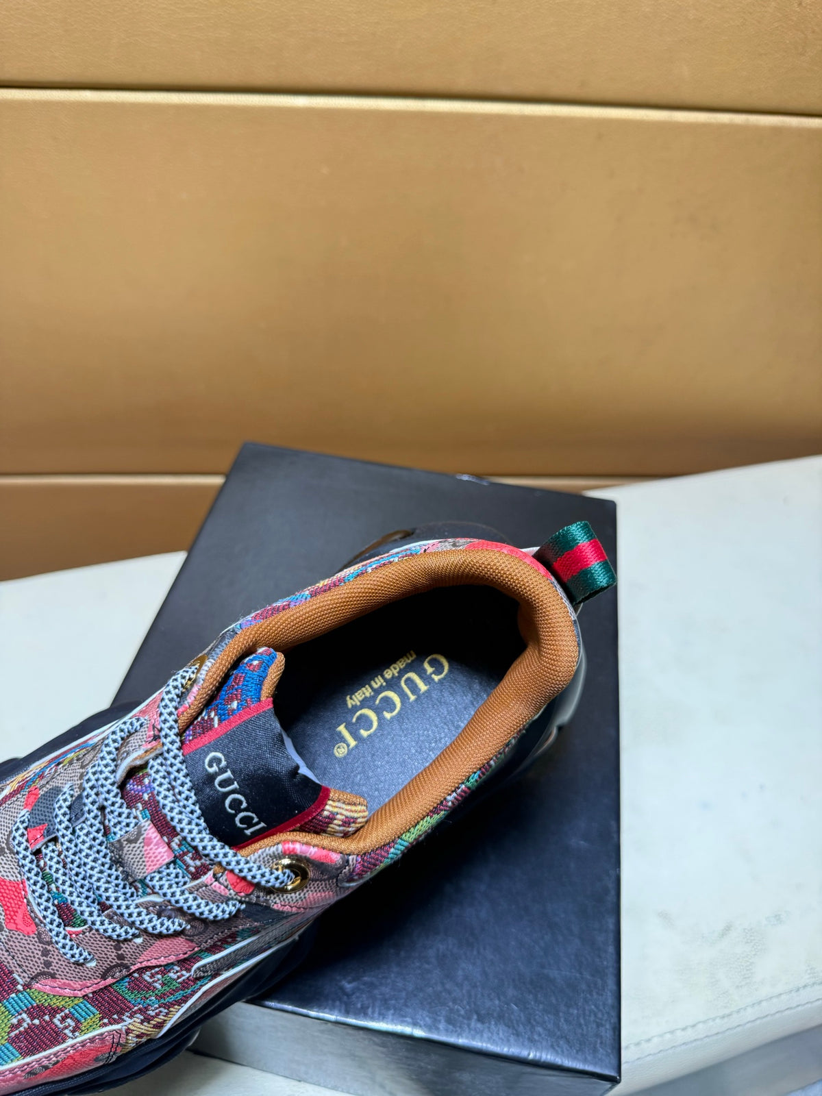 Unique modern style sports shoes