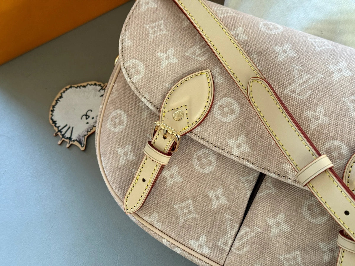 Bean Paste Powder Cowboy Double Button Saddle Postman Bag