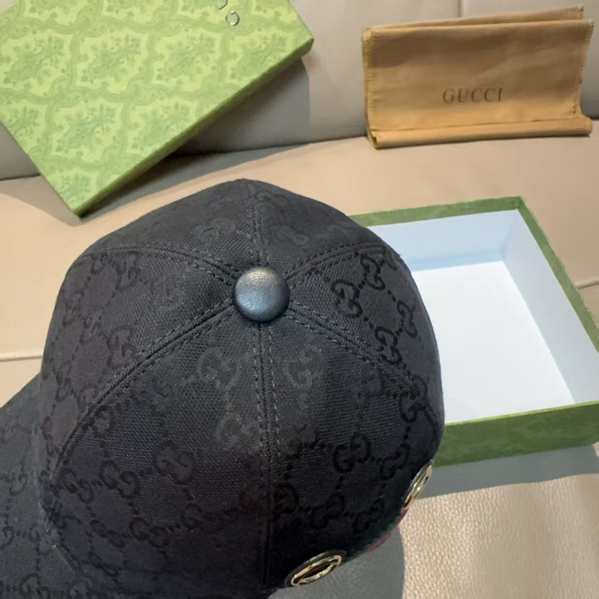 Steel buckle baseball cap