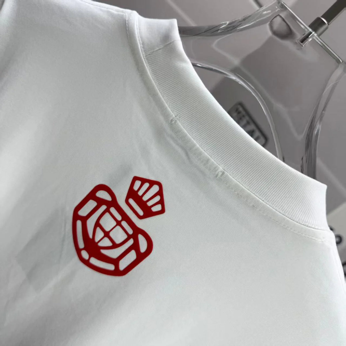 Letter flocking short sleeved T-shirt
