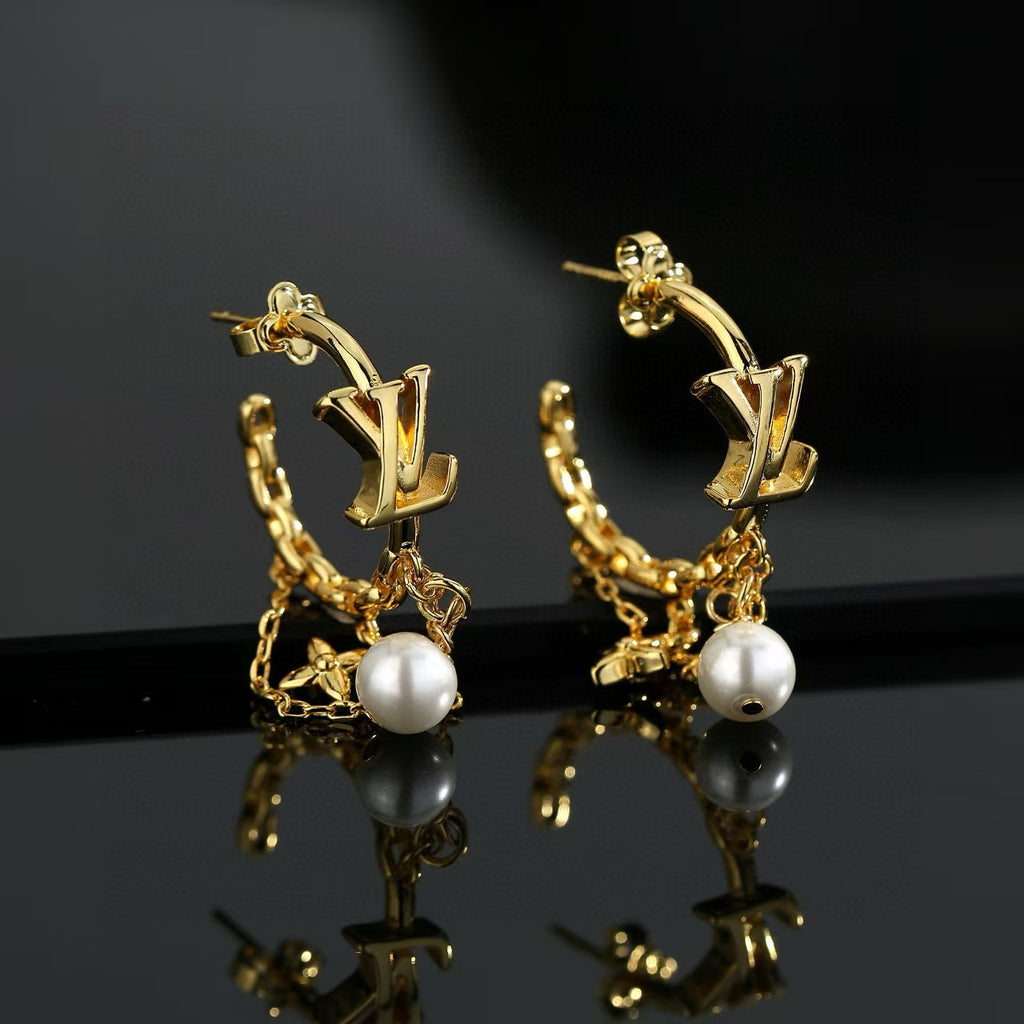 New letter pearl earrings