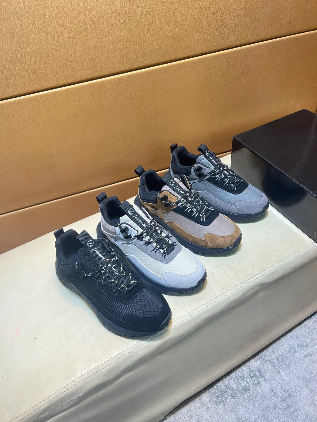 Low cut outdoor casual shoes