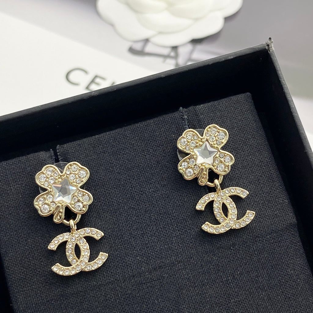 Four leaf clover pentagram ⭐ ear stud