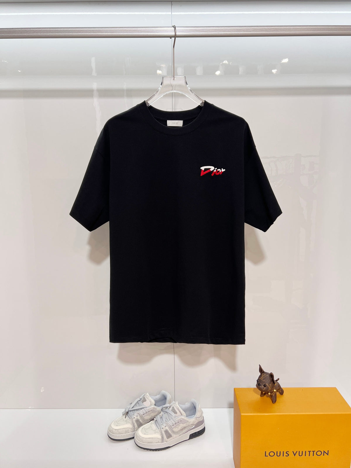 Embroidered bee letter short sleeved shirt