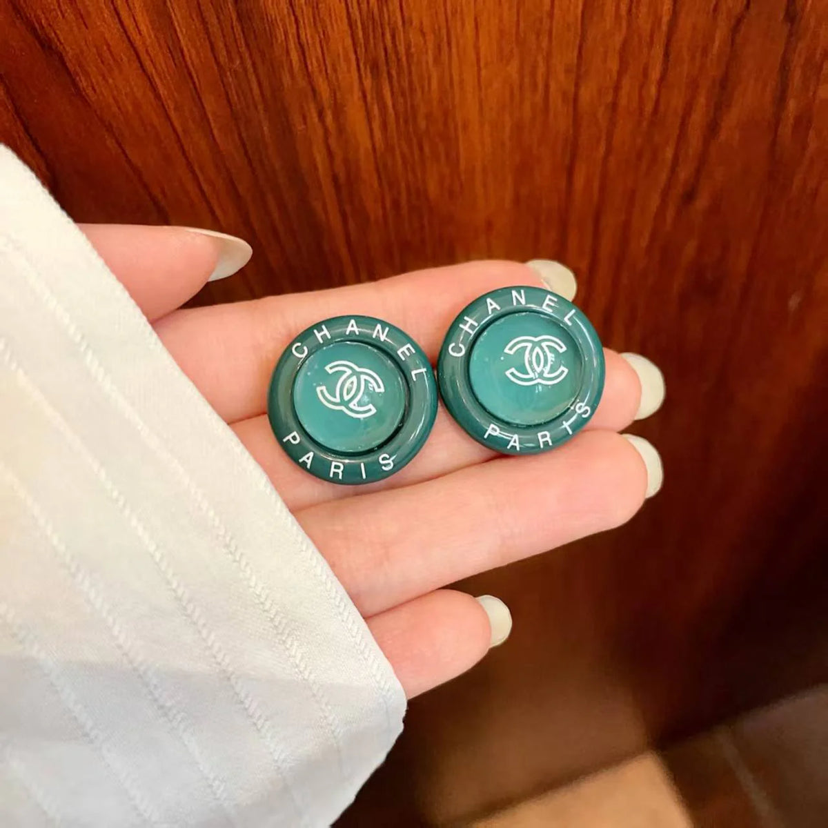New round letter earrings