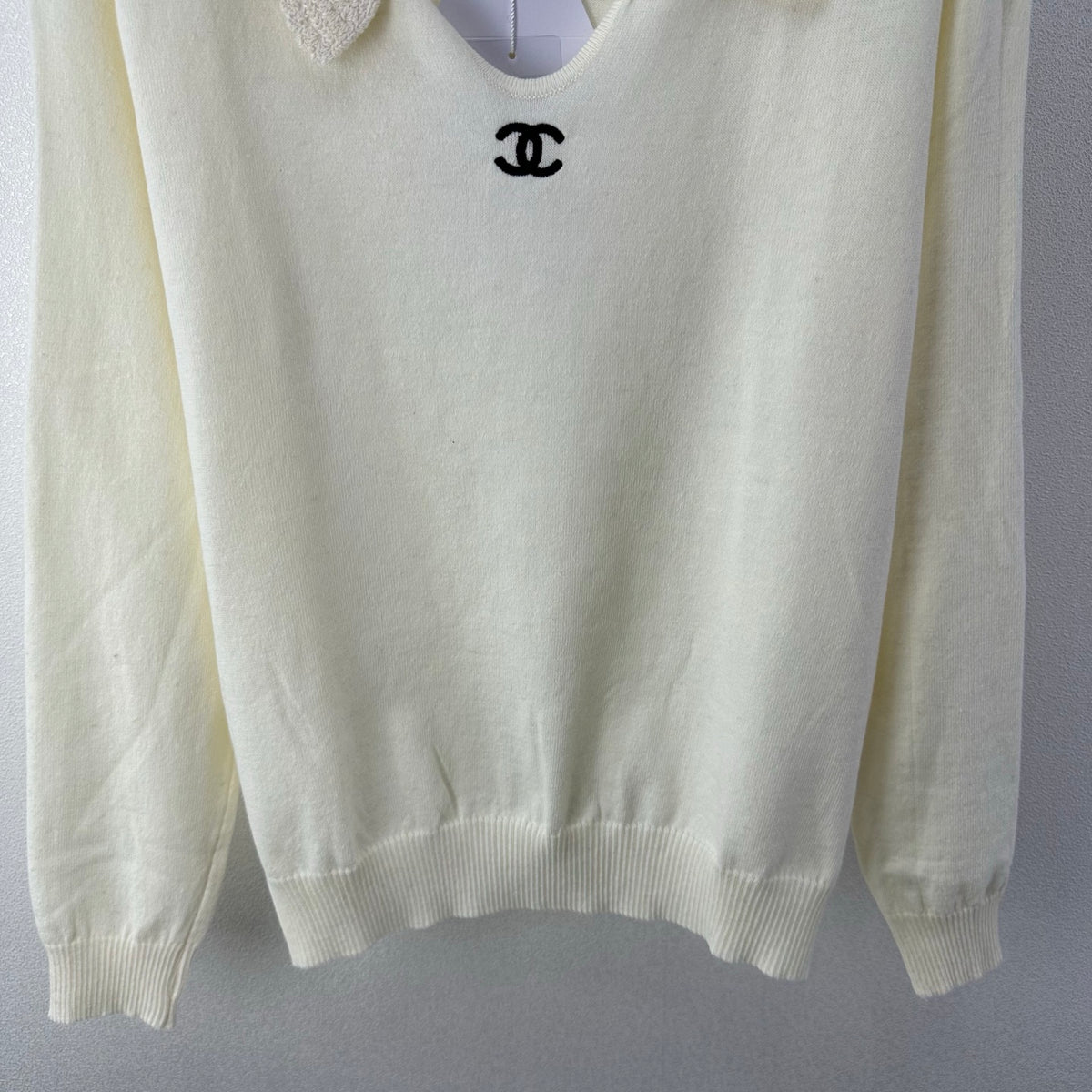 Lace neck V-neck knitted sweater