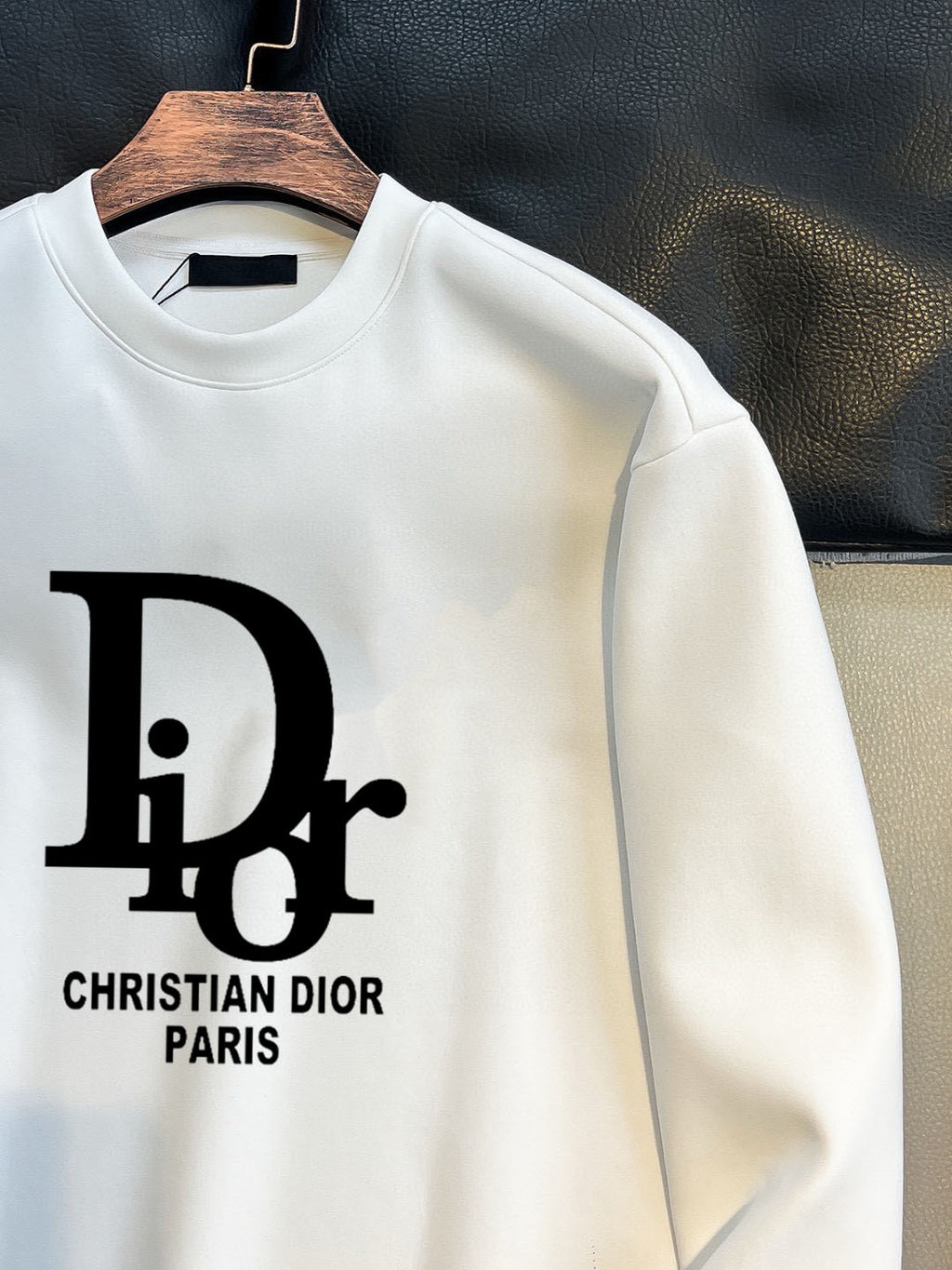 New long sleeved round neck sweatshirt 10
