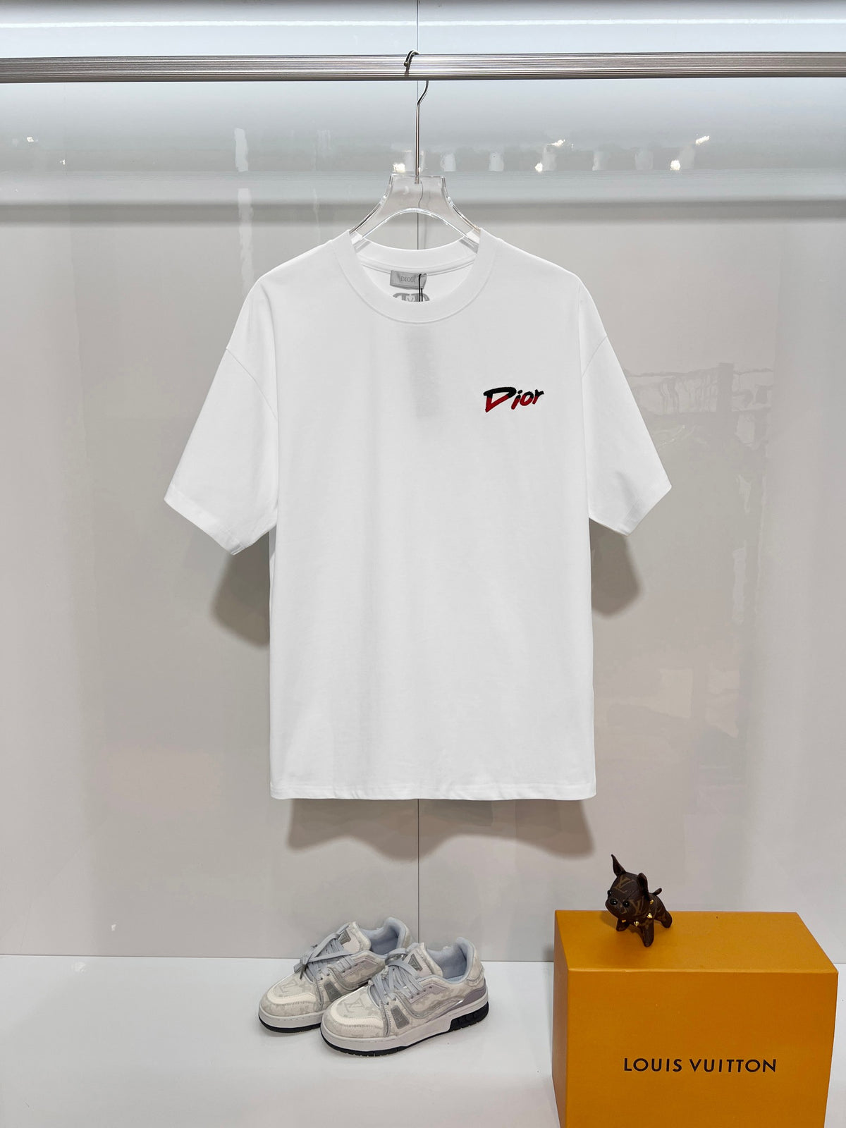 Embroidered bee letter short sleeved shirt