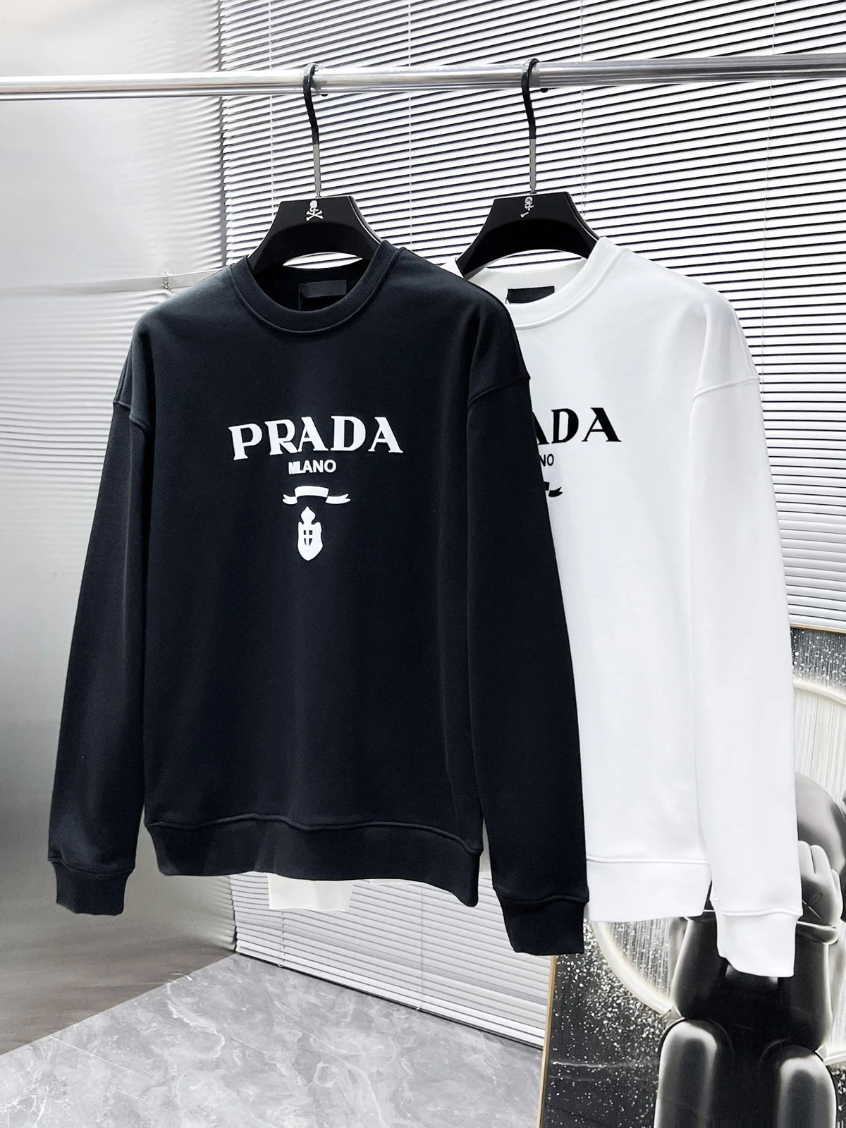New long sleeved round neck sweatshirt