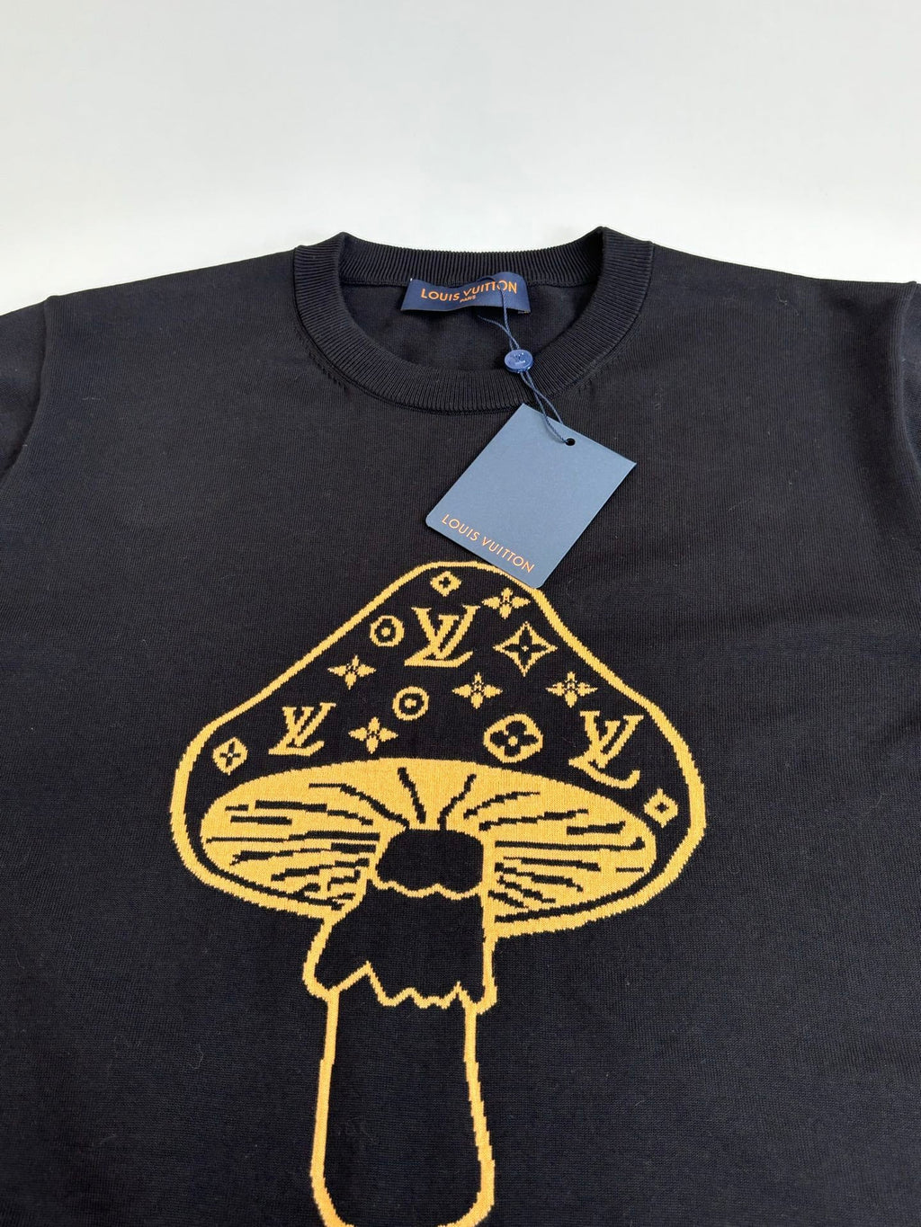 Mushroom inlaid flower round neck knitted short sleeved shirt