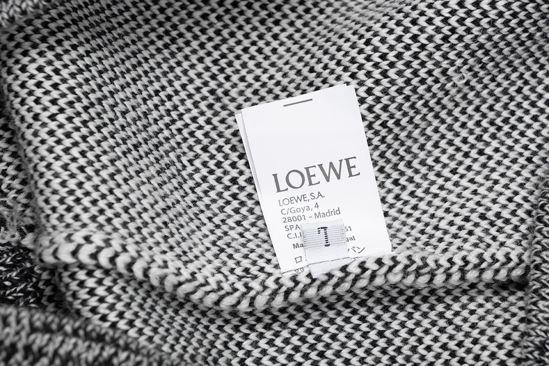 Round neck classic jacquard large logo sweater