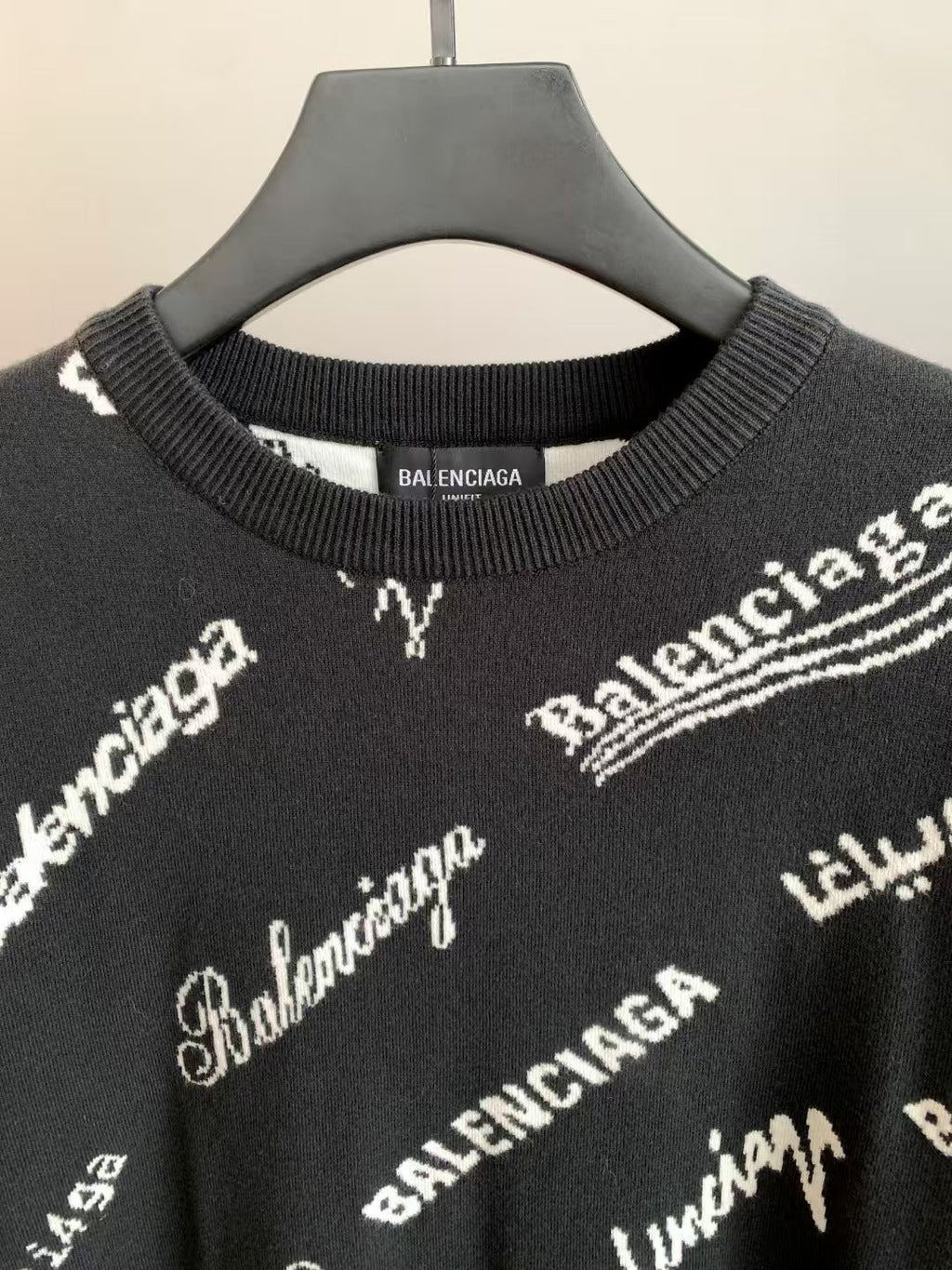 New round neck sweater