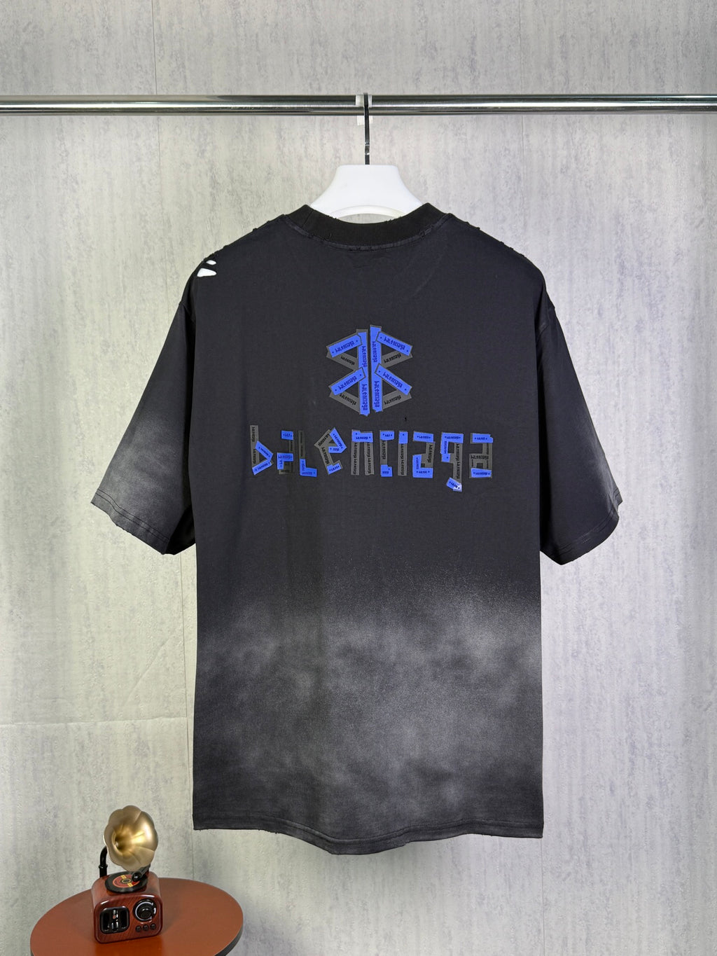 Heavy craftsmanship, abrasion, washing water, making old unisex T-shirt