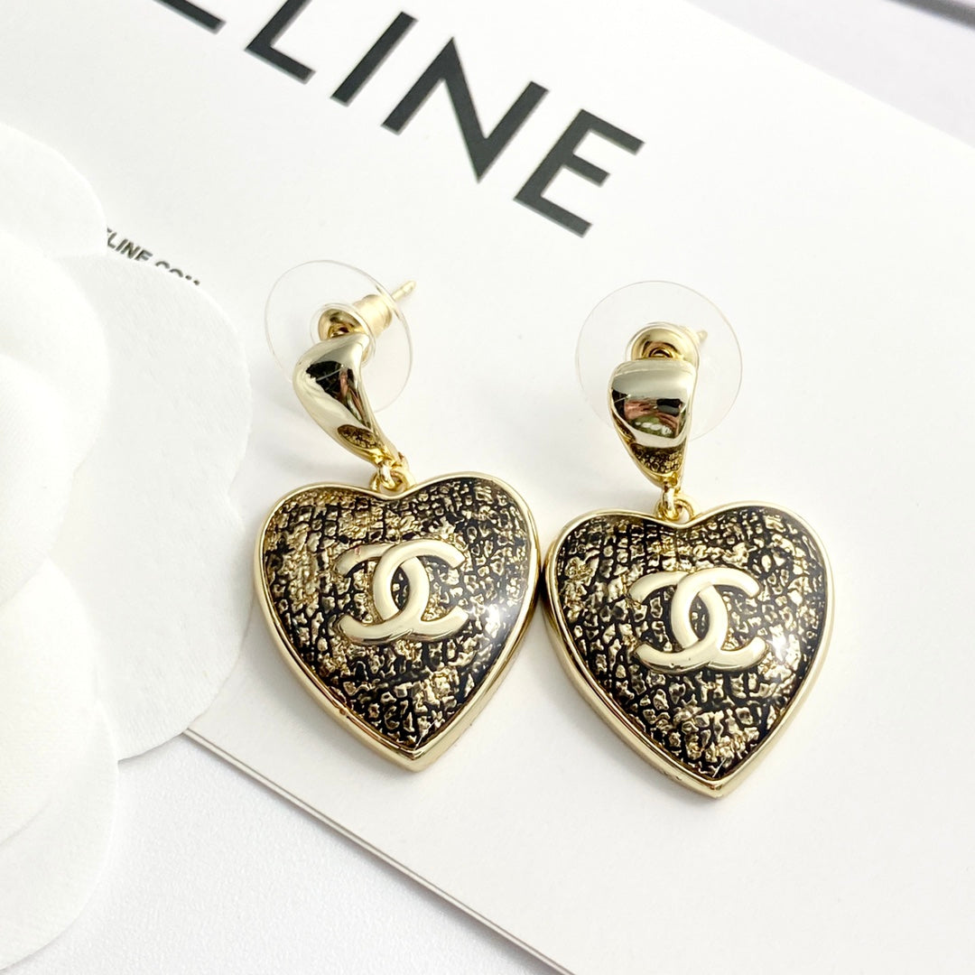 Black gold lace heart-shaped earrings