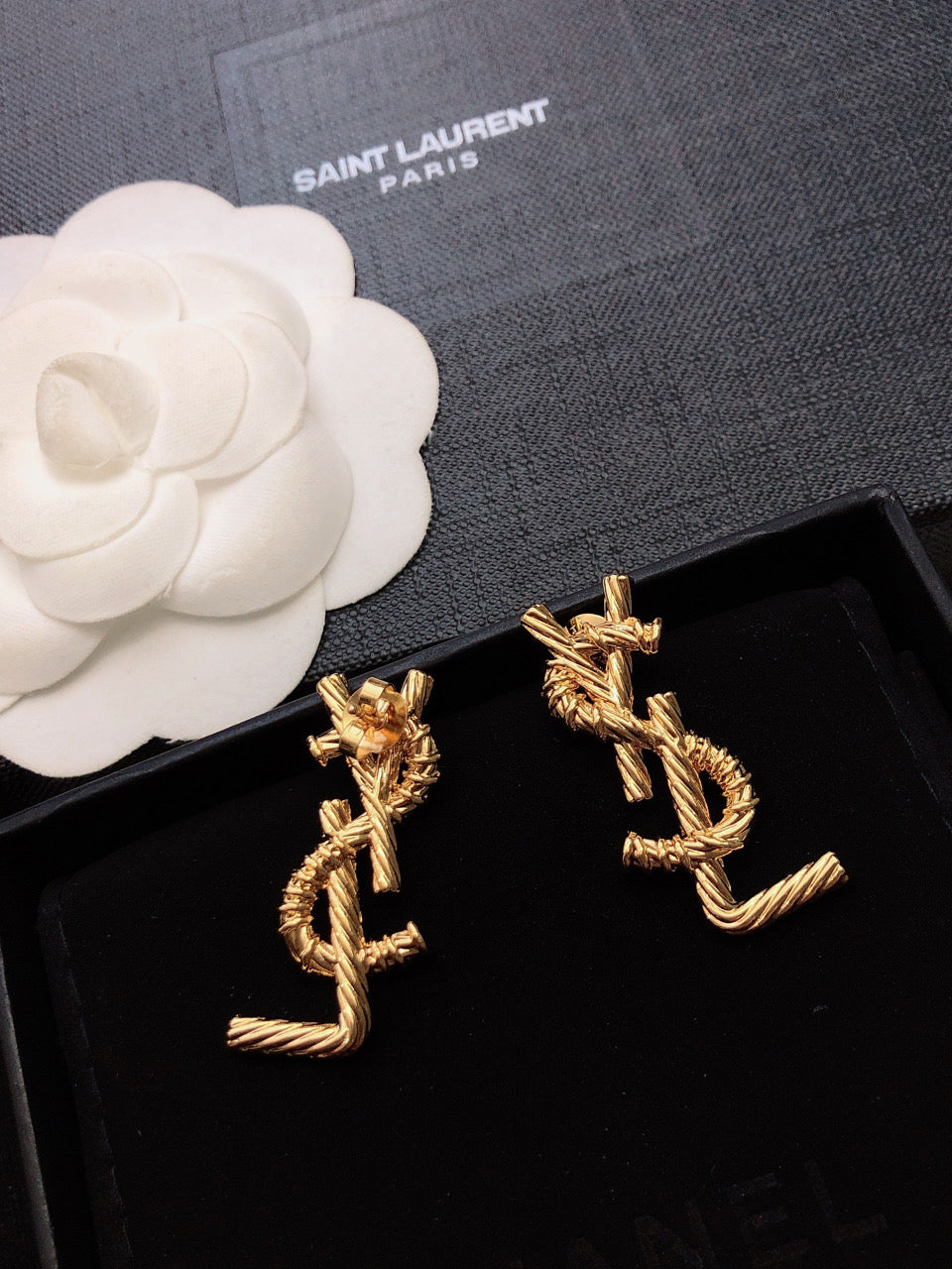 Classic luxury earrings