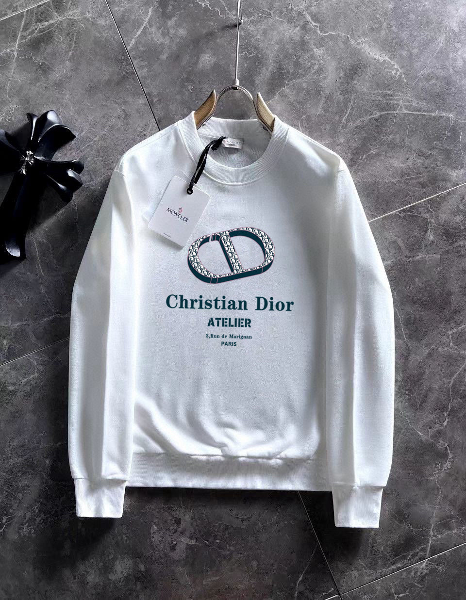 New long sleeved round neck sweatshirt 5