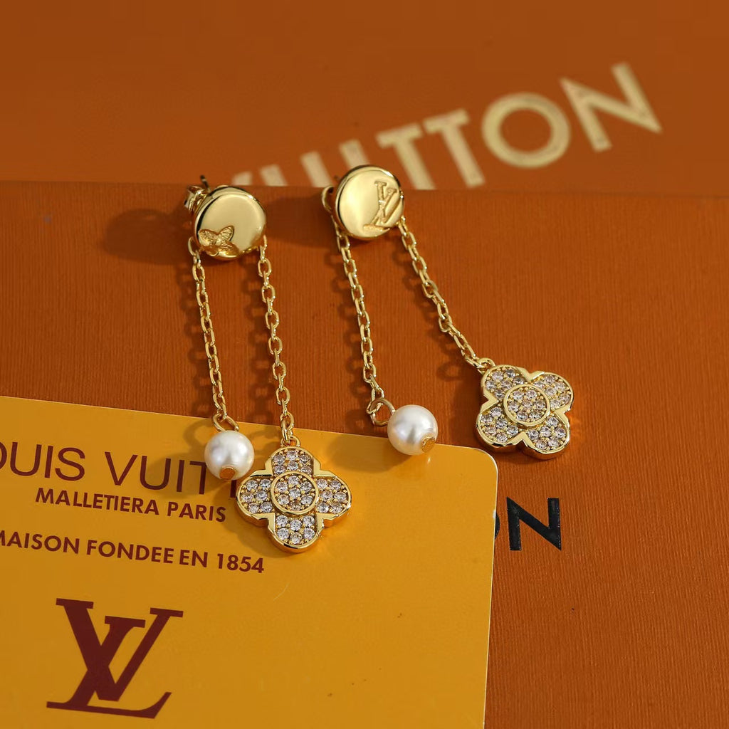 New Elegant and Elegant Earrings