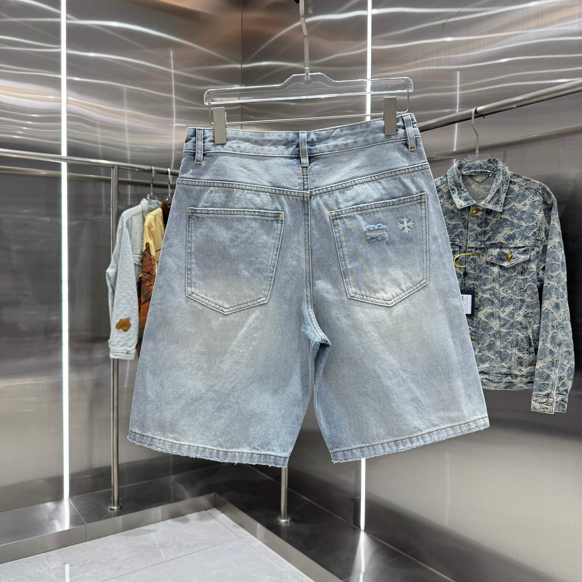 Spliced cross denim shorts