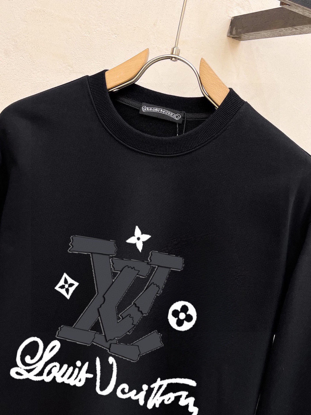 Latest long sleeved round neck sweatshirt 9