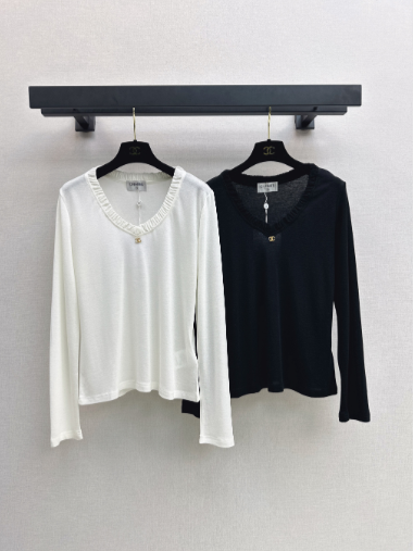 26 Early Autumn New V-Neck Base Shirt