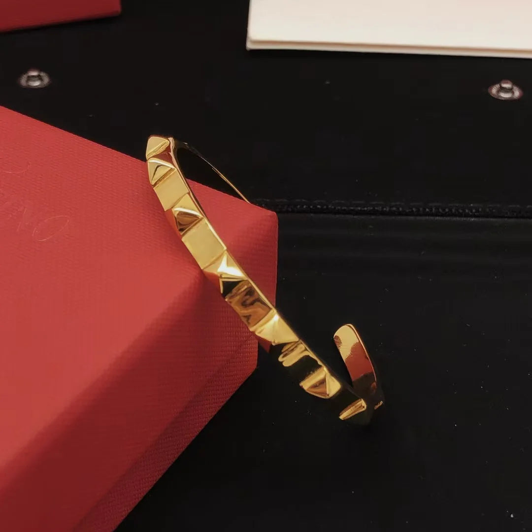 New Willow Nail Bracelet