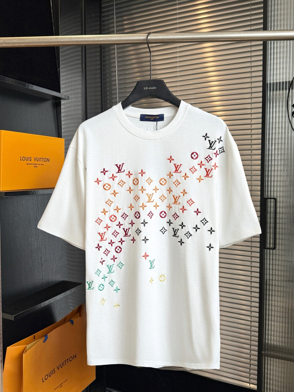 Full printed floral embroidery short sleeved tee