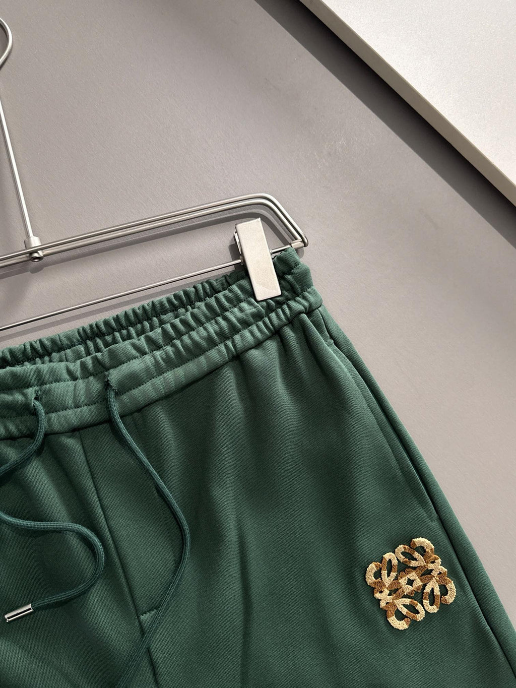 Toothbrush embroidered logo casual shorts