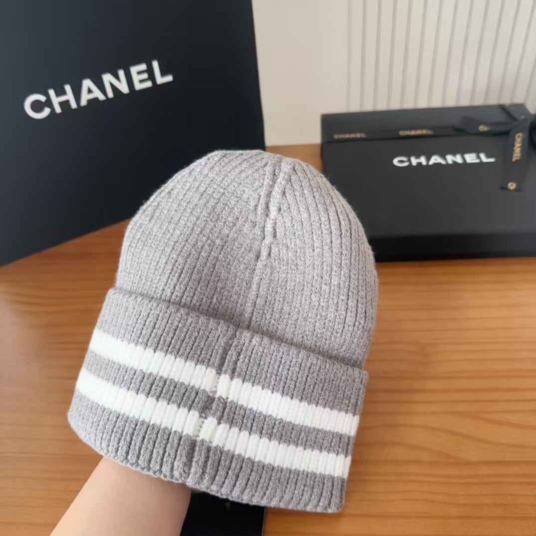 New autumn and winter hats