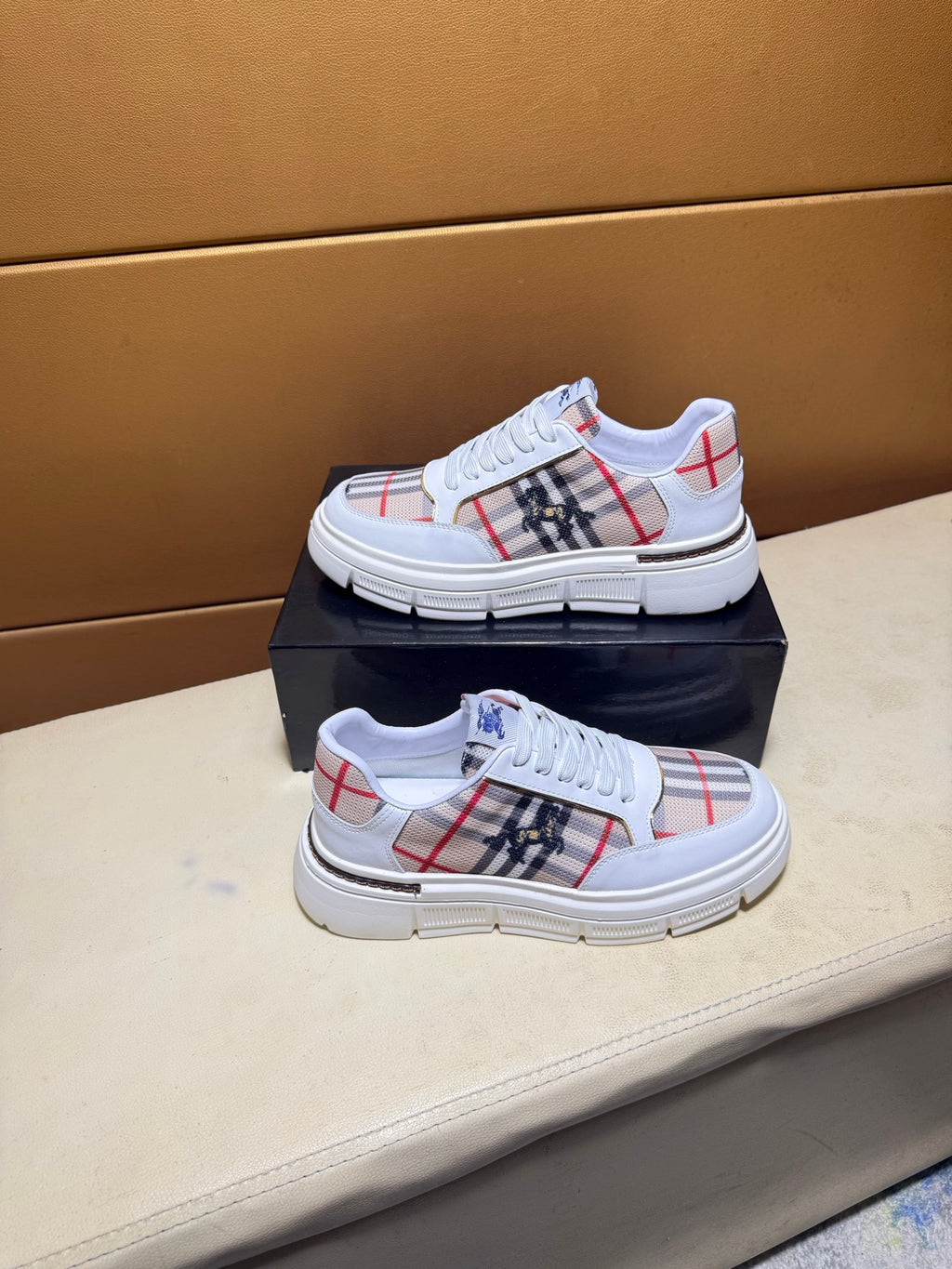 🏃 Casual shoes are a must-have for trendy men
