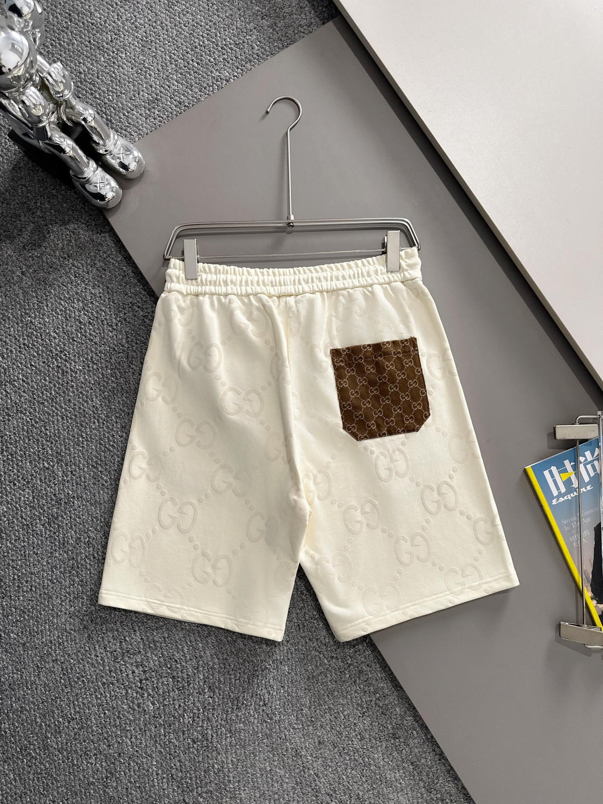 Plucked two letter logo casual shorts