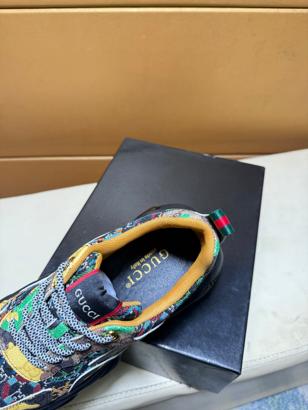 Unique modern style sports shoes